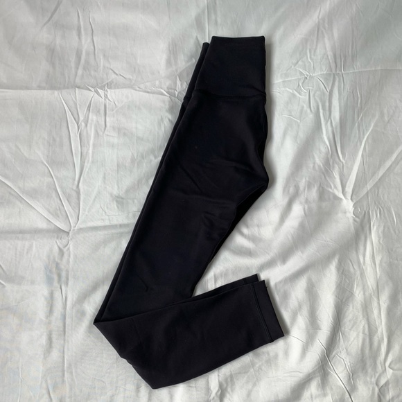 Lululemon Black Wunder Under leggings in a size 0. - Picture 2 of 6
